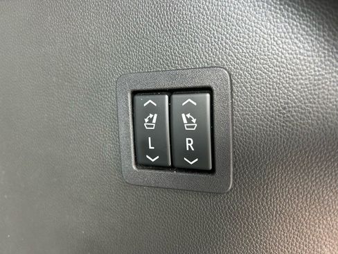 Used 2024 Buick Enclave Premium image 8