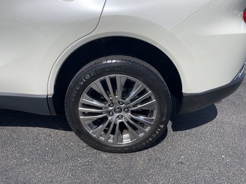 Used 2022 Toyota Venza Limited AWD/4WD image 10