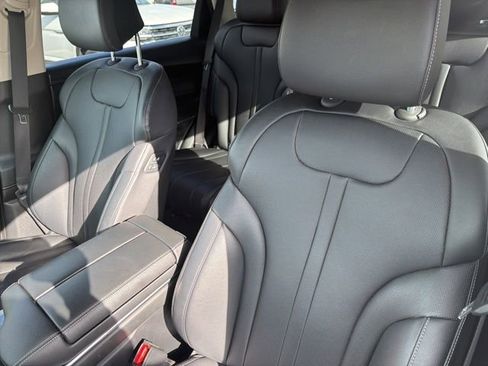 Used 2025 Genesis GV80 2.5T Standard image 16