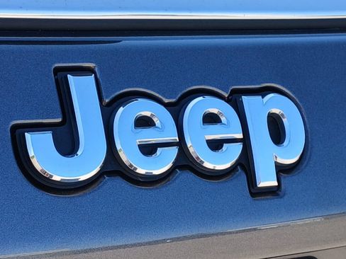 Used 2021 Jeep Compass Latitude AWD/4WD image 32