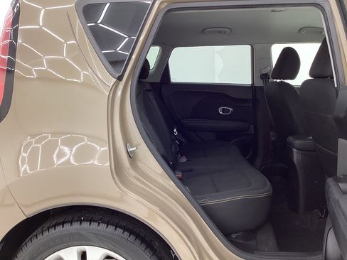 Used 2015 Kia Soul + FWD image 21