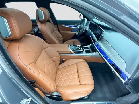 Used 2025 BMW 760i xDrive w/ Executive Package AWD/4WD image 19