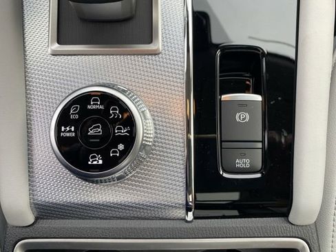 New 2025 Mitsubishi Outlander SEL image 32