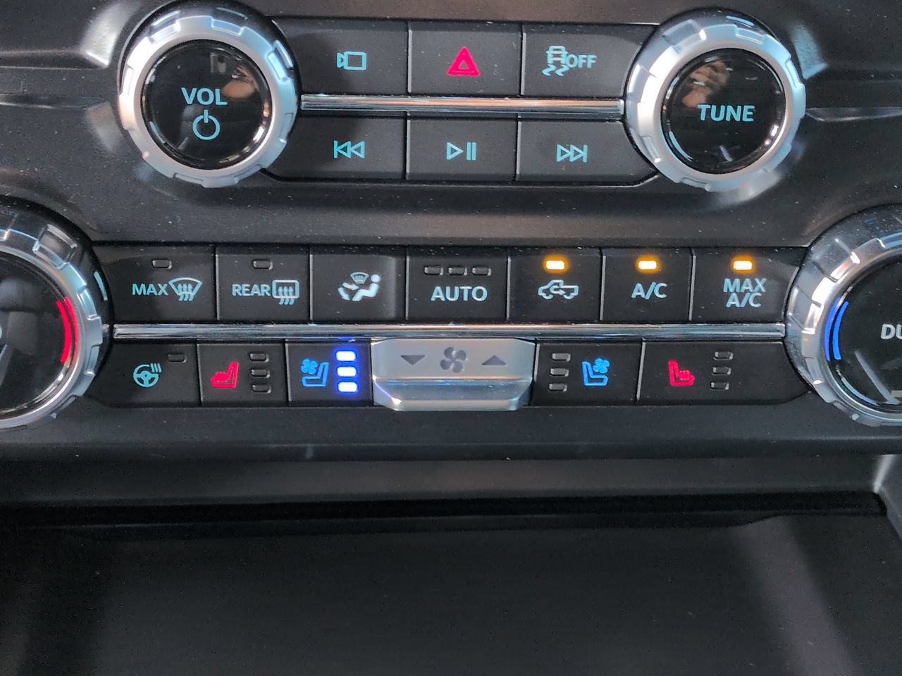 Certified 2026 Ford F250 Platinum w/ Tremor Off-Road Package AWD/4WD image 23