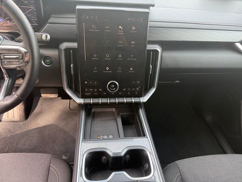 Used 2025 GMC Acadia Elevation AWD/4WD image 19