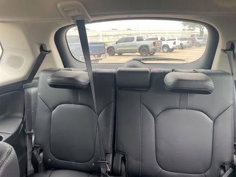 Used 2025 Honda Pilot Touring image 9