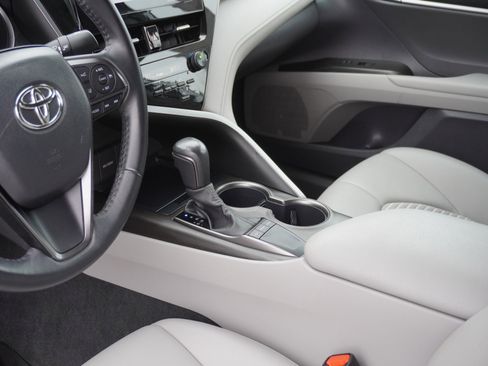 Used 2023 Toyota Camry SE image 18