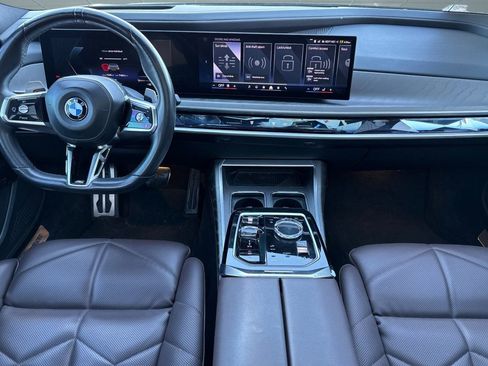Used 2023 BMW 740i image 14