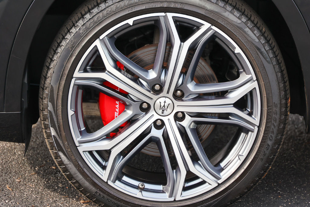 Used 2023 Maserati Levante GT AWD/4WD image 31