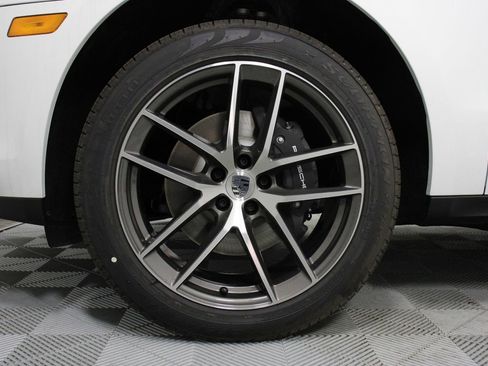 New 2026 Porsche Macan image 17