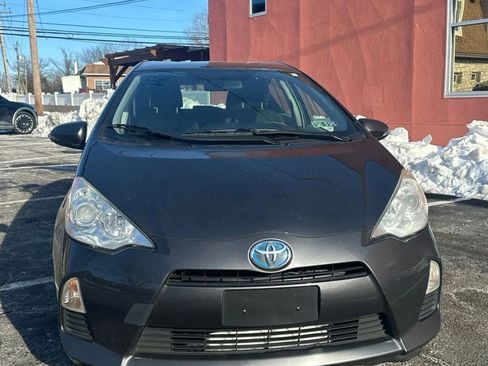 Used 2014 Toyota Prius C Two image 2
