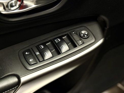 Used 2019 Jeep Cherokee Latitude Plus w/ Cold Weather Group image 12