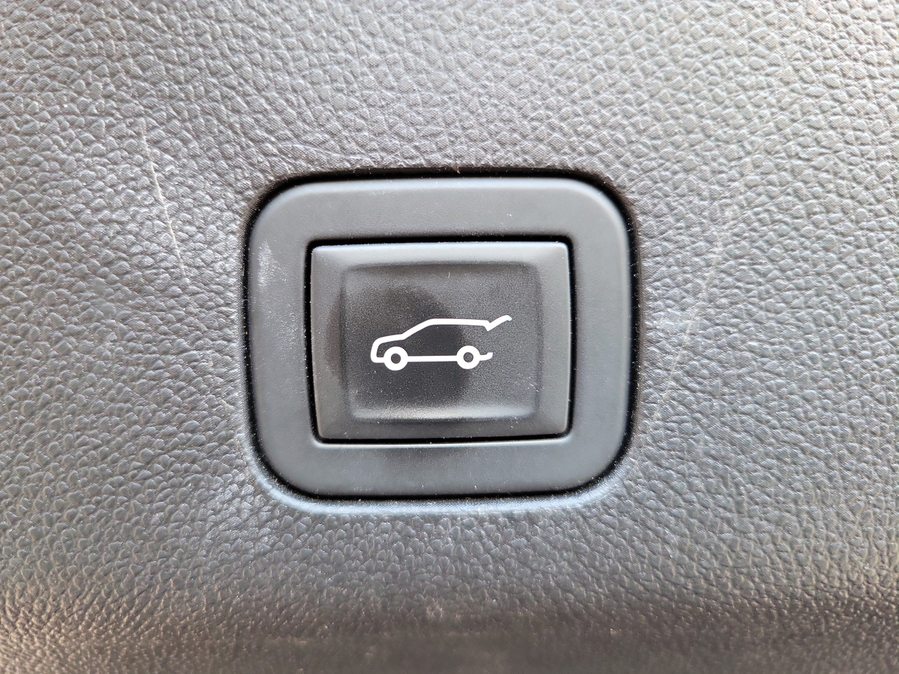 Used 2025 GMC Yukon Elevation AWD/4WD image 9