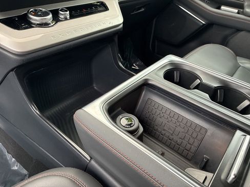 Used 2025 Ford Expedition Active image 22