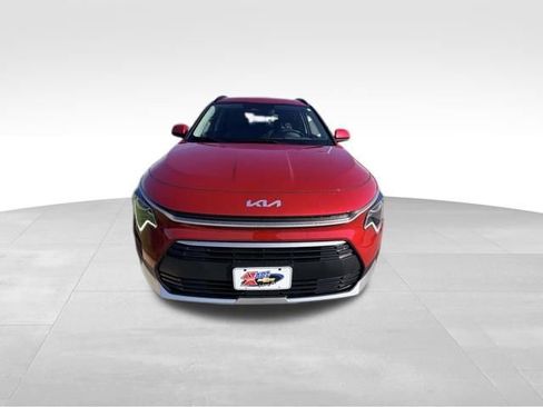 Used 2024 Kia Niro EX w/ EX Cold Weather Package FWD image 3
