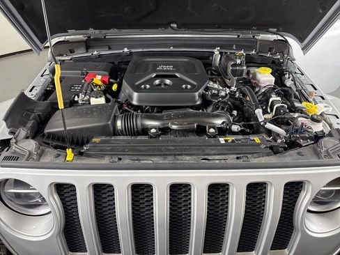 Used 2022 Jeep Wrangler Unlimited Sahara AWD/4WD image 39