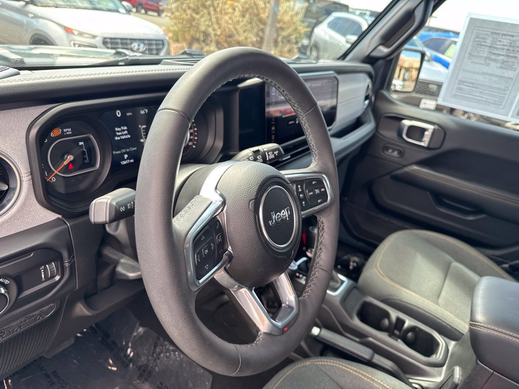 Used 2026 Jeep Wrangler Unlimited Sahara AWD/4WD image 11