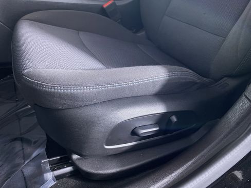 Certified 2018 Chevrolet Cruze LT w/ Sun And Sound Package image 9