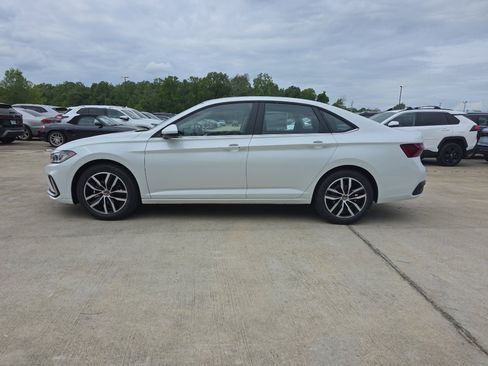 New 2026 Volkswagen Jetta SE FWD image 2
