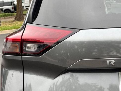 Used 2025 Nissan Rogue SV FWD image 47