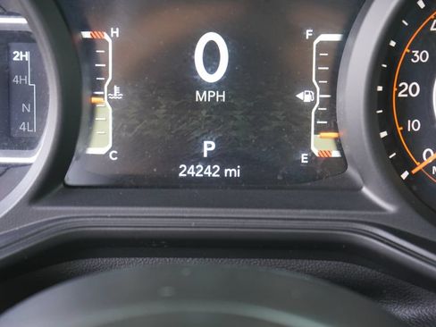 Used 2025 Jeep Wrangler Unlimited Rubicon AWD/4WD image 18