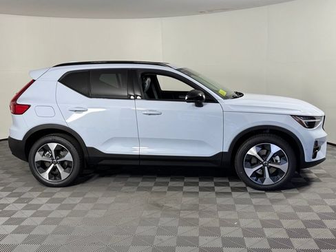 New 2026 Volvo XC40 B5 Plus w/ Protection Package Premier AWD/4WD image 4