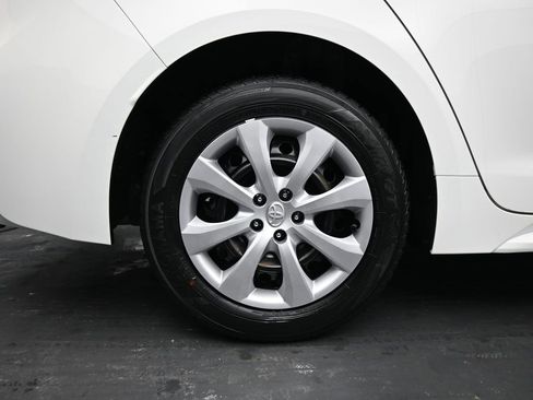 Used 2021 Toyota Corolla LE image 10