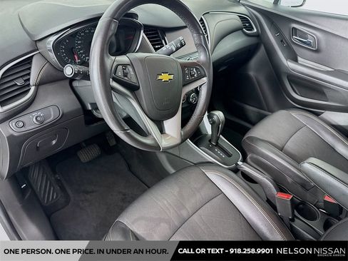 Used 2020 Chevrolet Trax LT w/ LT Convenience Package AWD/4WD image 9