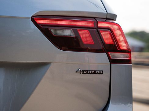 Certified 2023 Volkswagen Tiguan SE R-Line AWD/4WD image 5