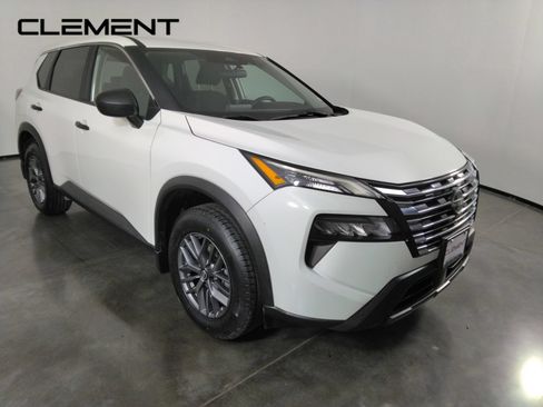 Used 2024 Nissan Rogue S FWD image 3