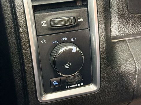 Used 2022 RAM 1500 Classic SLT w/ SLT Plus D￩cor Group image 10