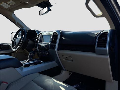 Used 2019 Ford F150 Lariat image 31