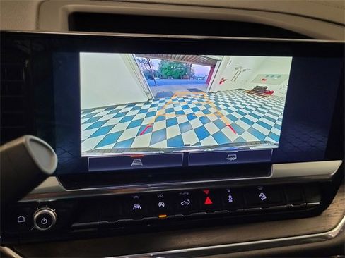 Used 2024 GMC Sierra 1500 SLT image 19