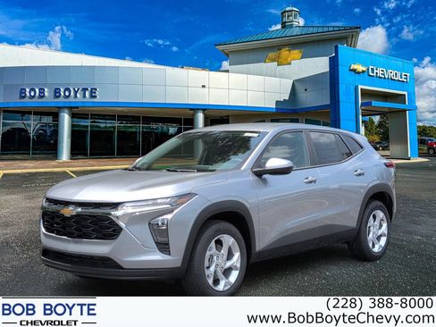 New 2026 Chevrolet Trax LS w/ LS Convenience Package FWD image 1