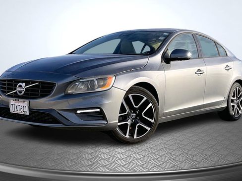 Used 2017 Volvo S60 T5 Dynamic image 12