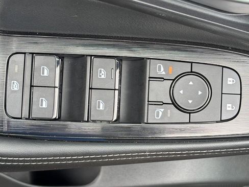 Used 2025 Nissan Rogue SV image 22