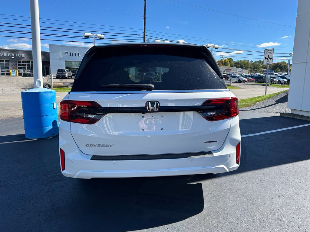 New 2026 Honda Odyssey Touring image 4