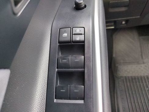 Used 2023 Toyota Highlander LE FWD image 22