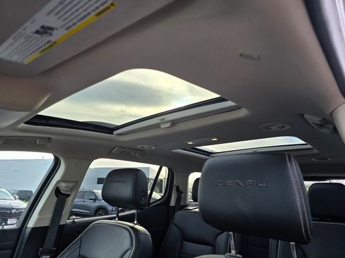 Used 2020 GMC Acadia Denali w/ Technology Package AWD/4WD image 25