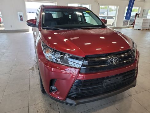 Used 2019 Toyota Highlander AWD V6 image 4