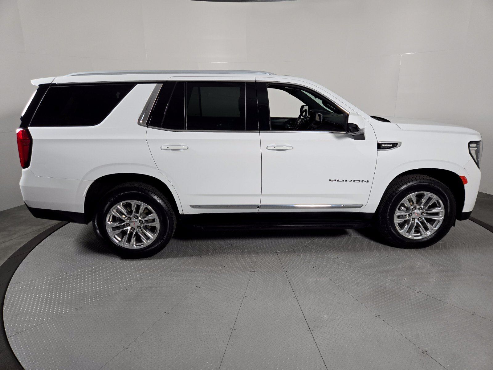 Used 2023 GMC Yukon SLT w/ SLT Luxury Package AWD/4WD image 6
