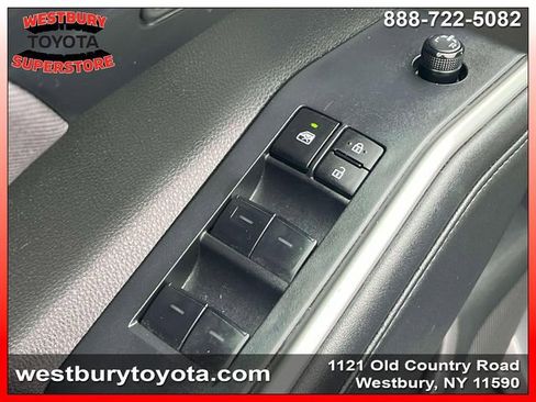 Used 2024 Toyota Highlander LE image 21