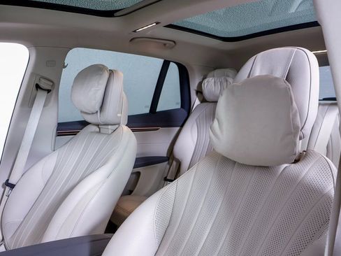 Used 2023 Mercedes-Benz EQS 580 4MATIC SUV image 12