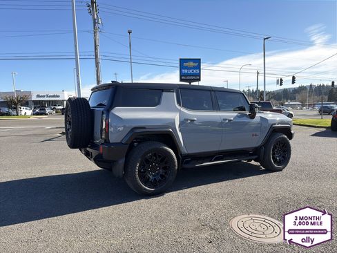 Used 2024 GMC Hummer EV 2X w/ LPO, Illumination Package AWD/4WD image 6
