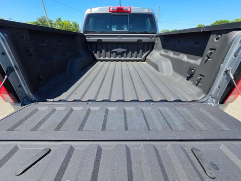 Used 2025 Chevrolet Colorado ZR2 AWD/4WD image 17
