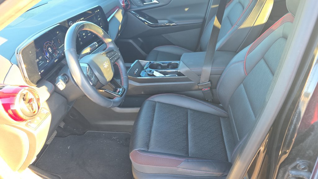 Used 2025 Chevrolet Equinox RS w/ Safety and Technology Package FWD image 18
