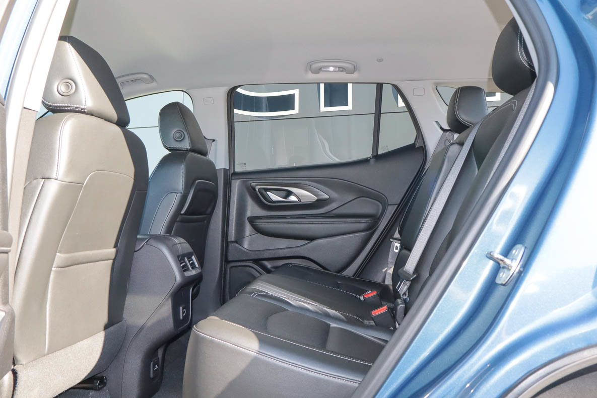 Used 2024 GMC Terrain SLT AWD/4WD image 8