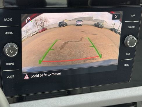 Used 2025 Volkswagen Jetta SE image 19