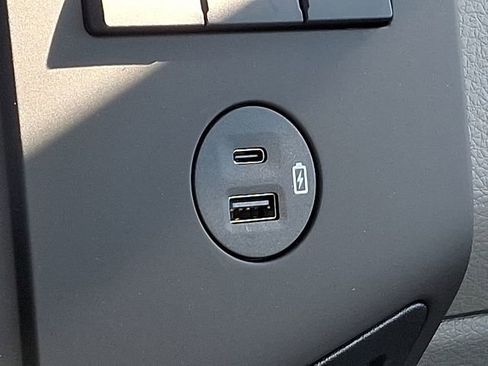 Used 2023 Ford F650 2WD Regular Cab Super Duty image 24