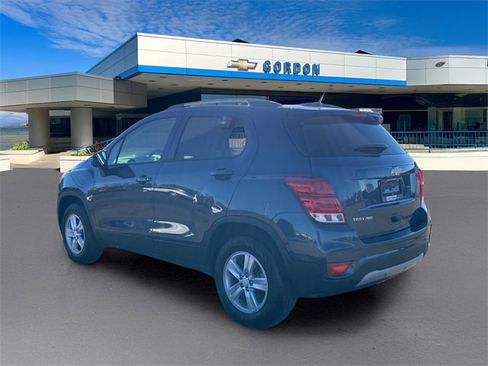 Used 2022 Chevrolet Trax LT w/ LT Convenience Package image 7